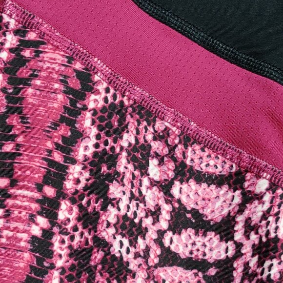 Under Armour M HeatGear Black Compression Leggings Pink Snake Print Panels Capri - Picture 3 of 5